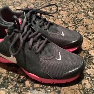 Nike Walking /Running   Black/ Pink Shoes Size 8.5 New